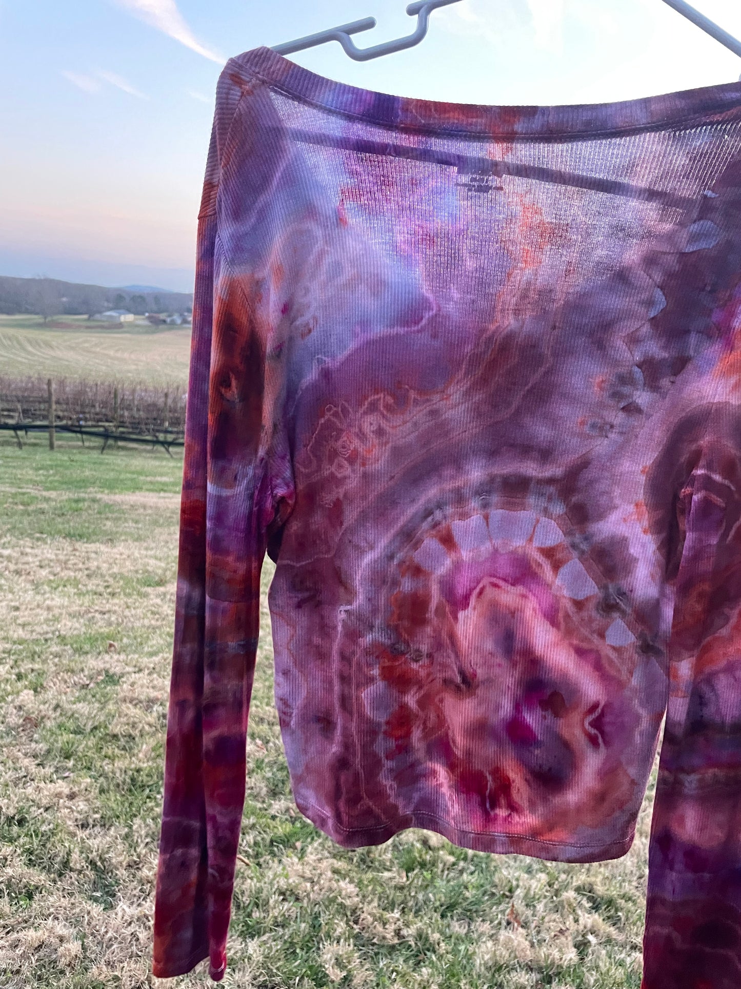 Geode Tie Dye V-Neck Shirt Size L Earth & Ember
