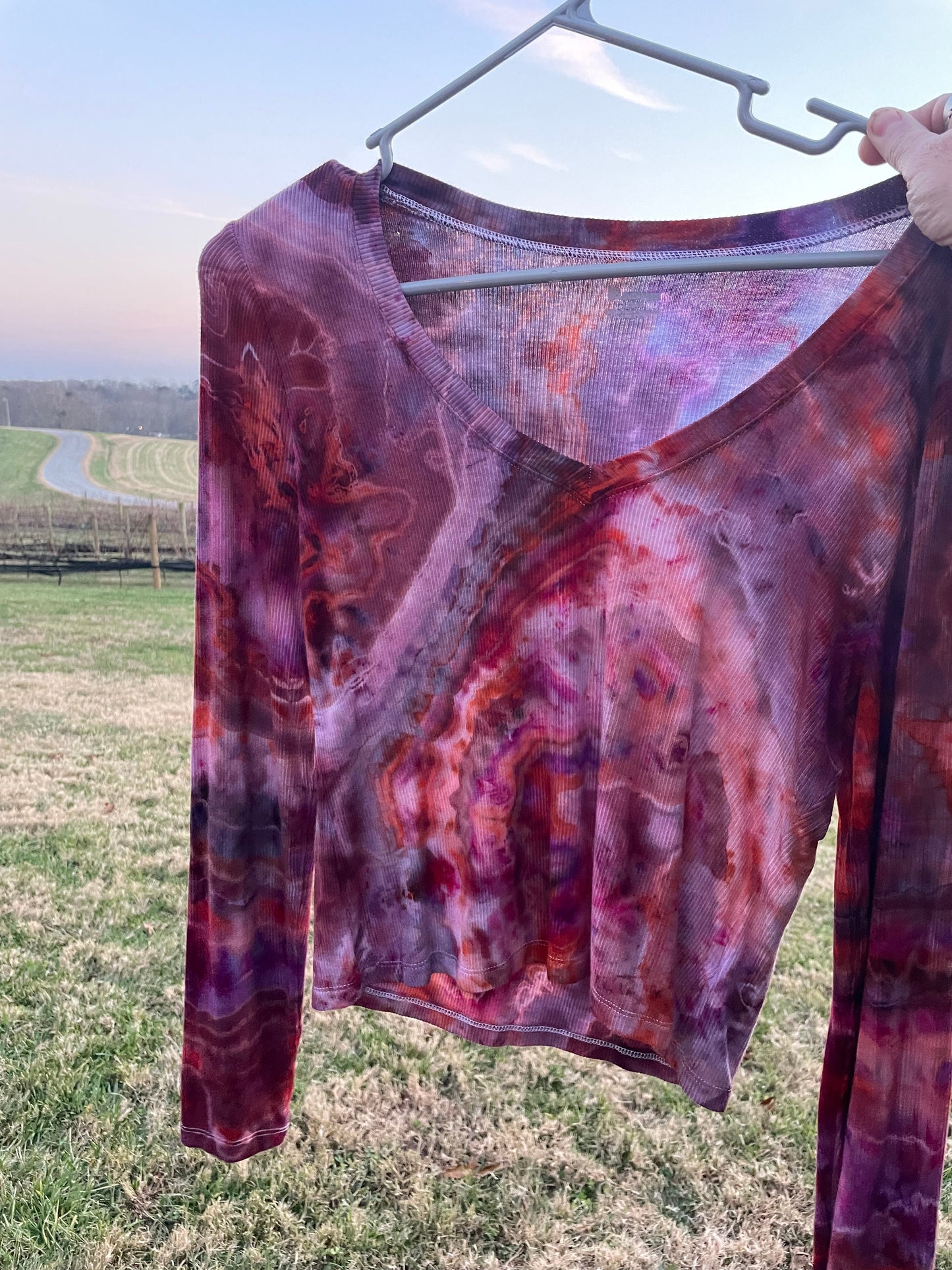 Geode Tie Dye V-Neck Shirt Size L Earth & Ember