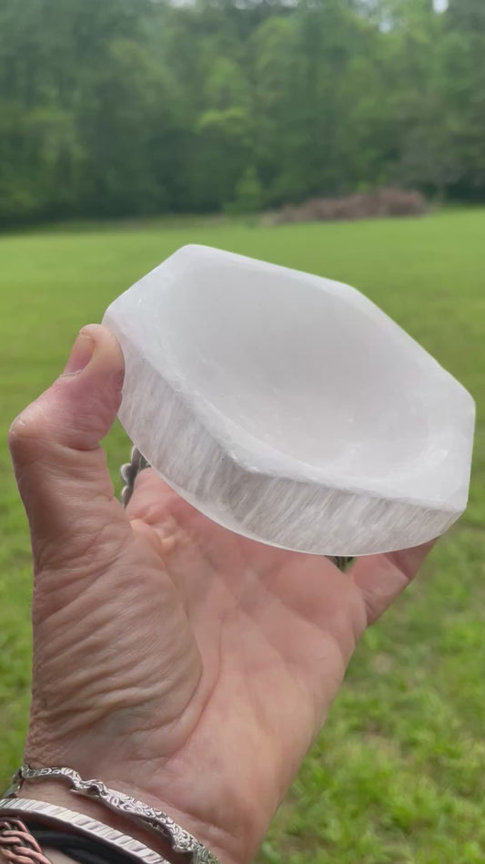 4 Inch Selenite Bowl (Stones)